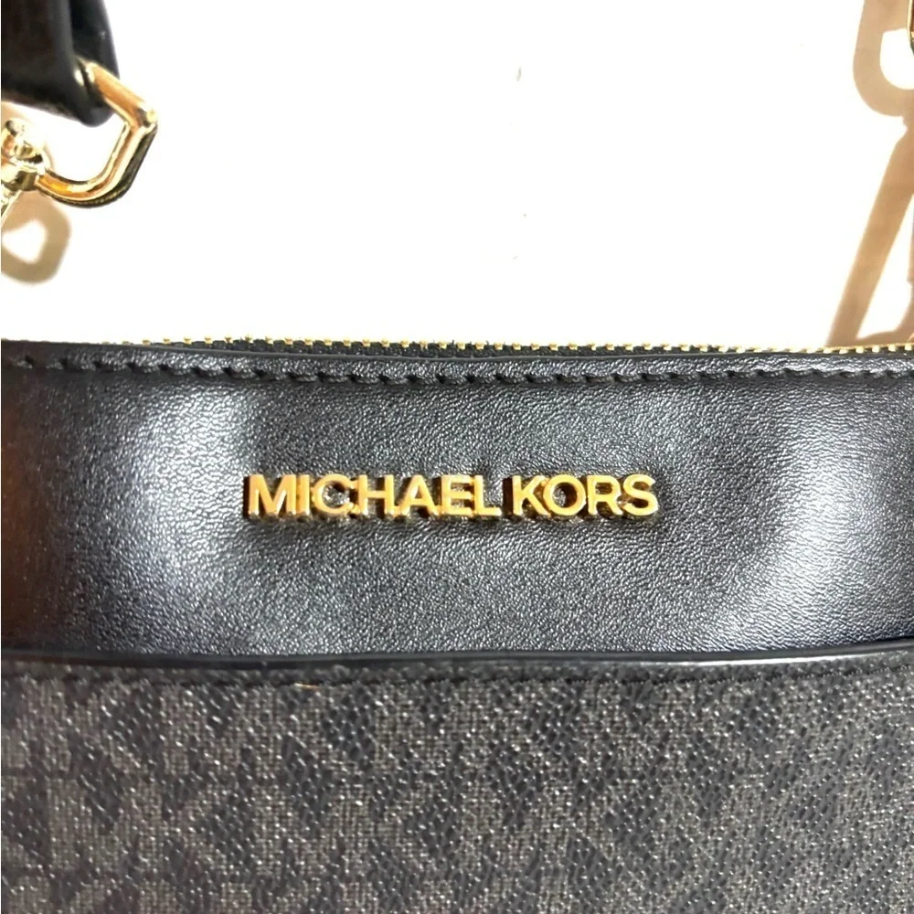Michael Kors Elegant Black Crossbody Bag